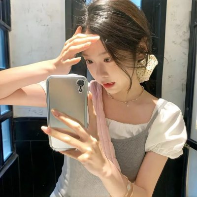 葡萄架下的女神